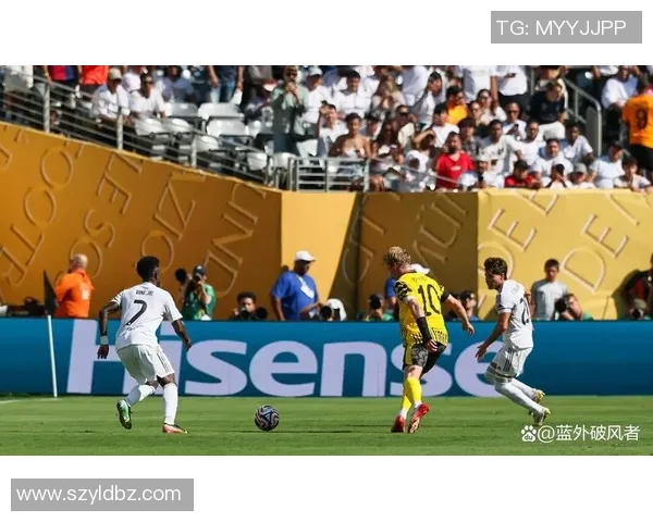 欧联杯精彩对决那不勒斯大胜皇马补时进球点燃全场激情